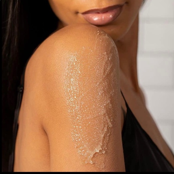 Tree Hut Strawberry Shea Sugar Scrub 18 oz. Exfoliating Hydrating Essential Oils - Picture 9 of 16